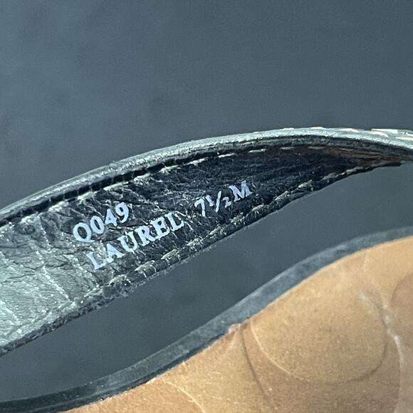 Coach Laurel Flip Flop Sandals Womens Size 7.5M Brown Black Logo Casual Beach - Picture 8 of 8